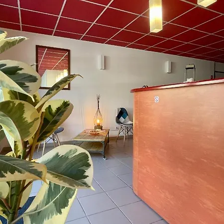 Hotel De Sur Meouge 2*
